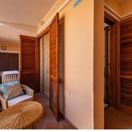 Sea Breeze Apartment *